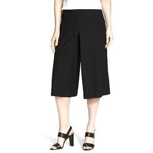 CLASSIQUES ENTIER - Black Wide Leg Culottes. 4 - inseam:17 1/2" & rise: 11 1/2".
